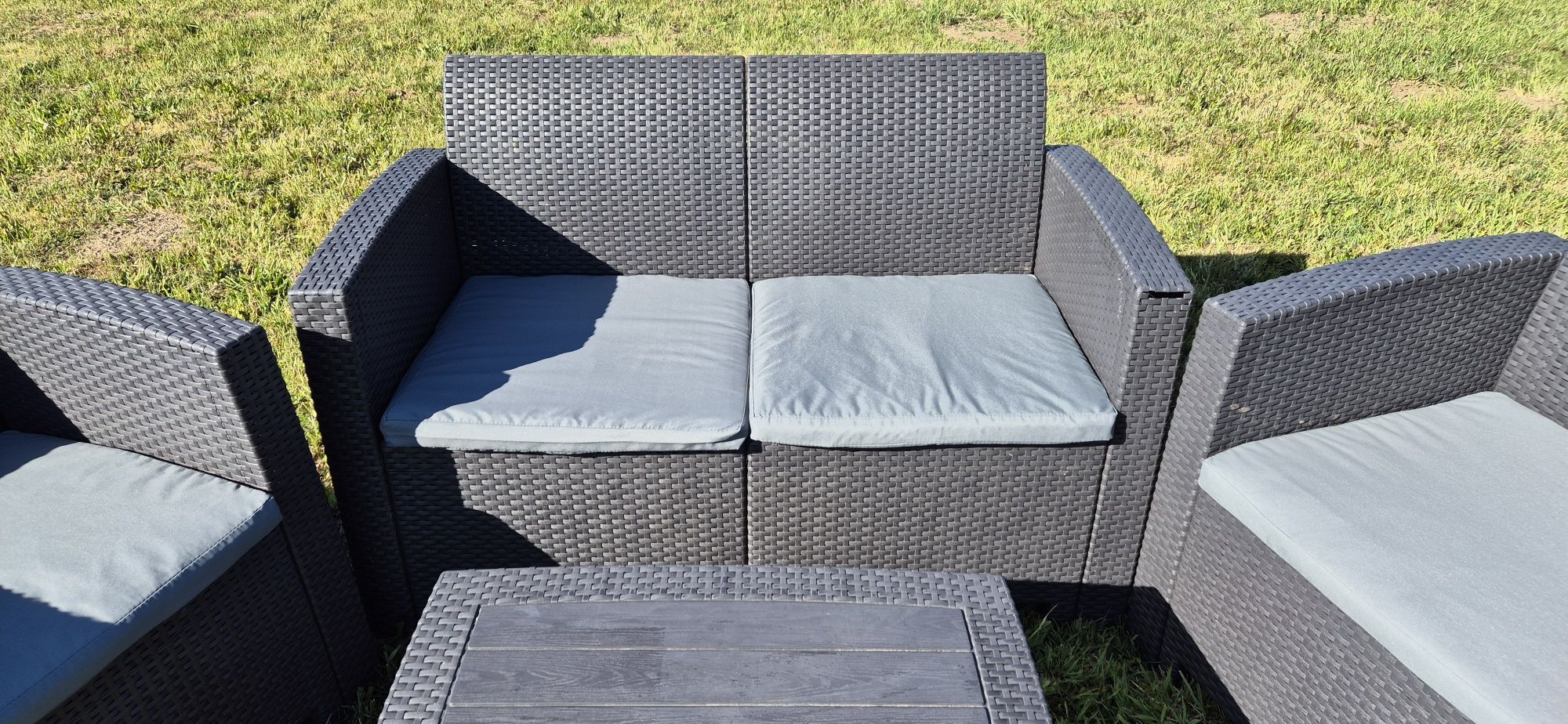 Komplet mebli ogrodowych sofa fotele i stolik