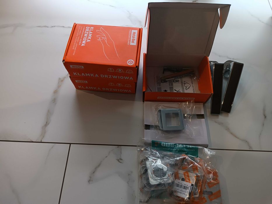 Klamka drzwiowa kwadratowy szyld