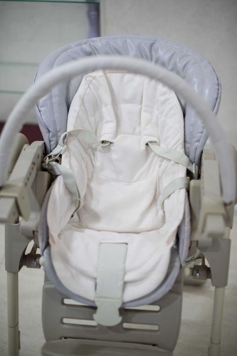 Детское кресло для кормления Chicco Polly Magic (Серое)