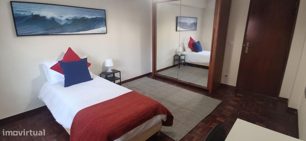 439863 - Quarto com cama de solteiro perto do...