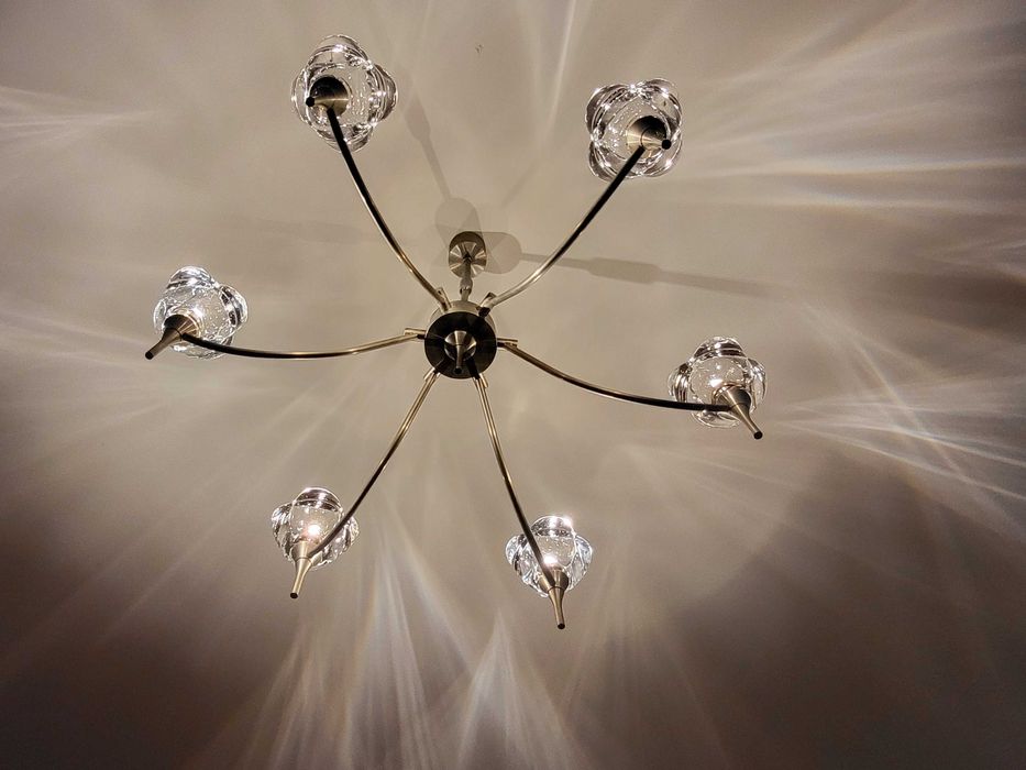 Elegancka lampa pokojowa z kinkietami