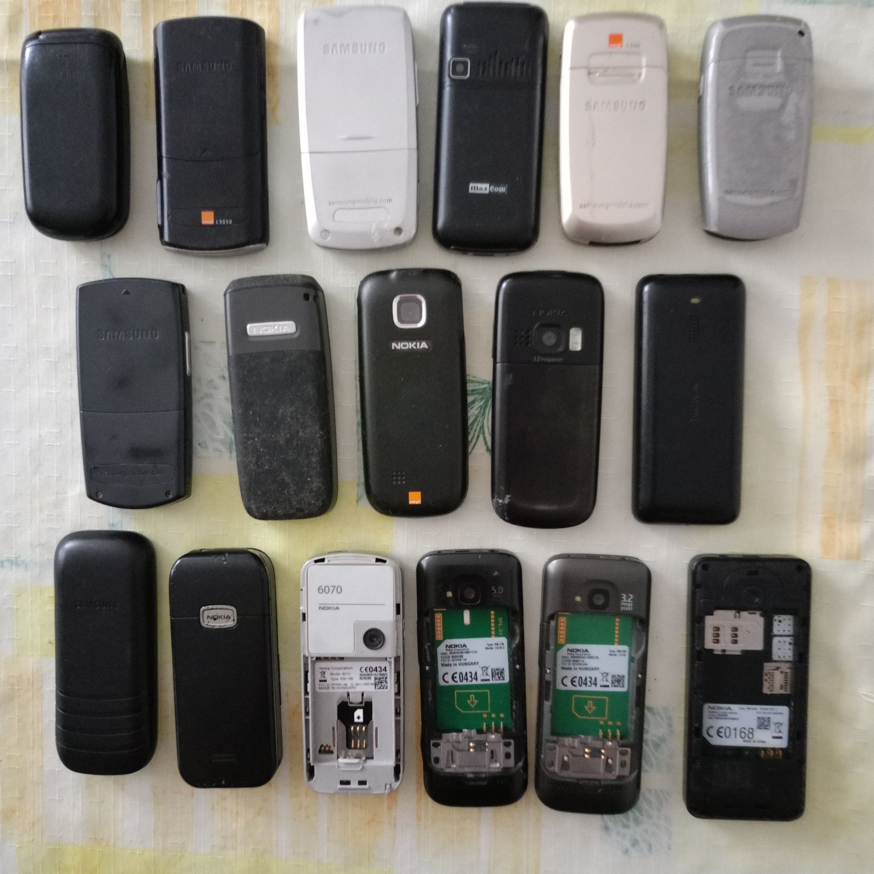 Telefony na części lub naprawy.
