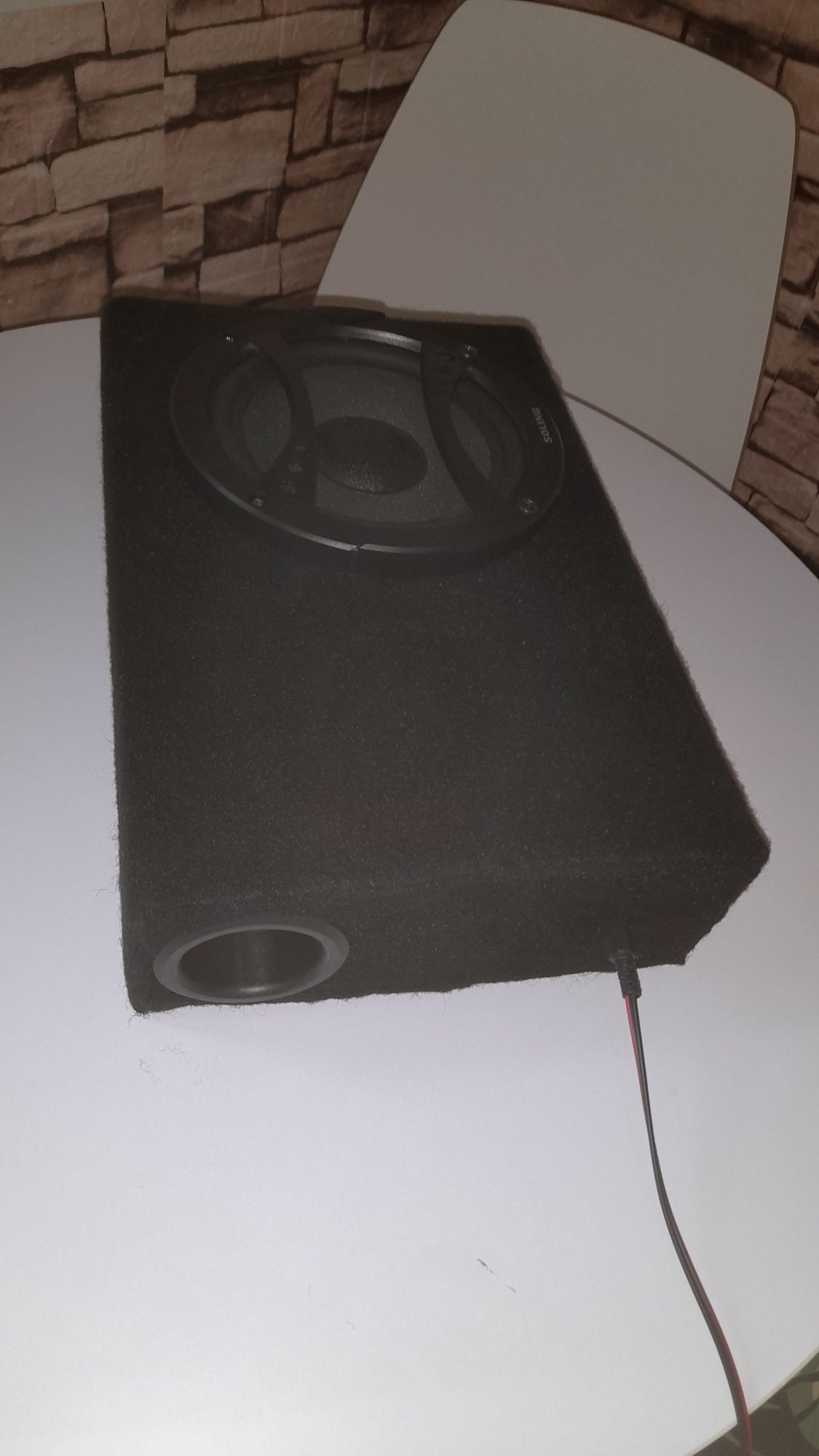 Mały subwooferek pod siedzenie  120rms jak na zdjęciu