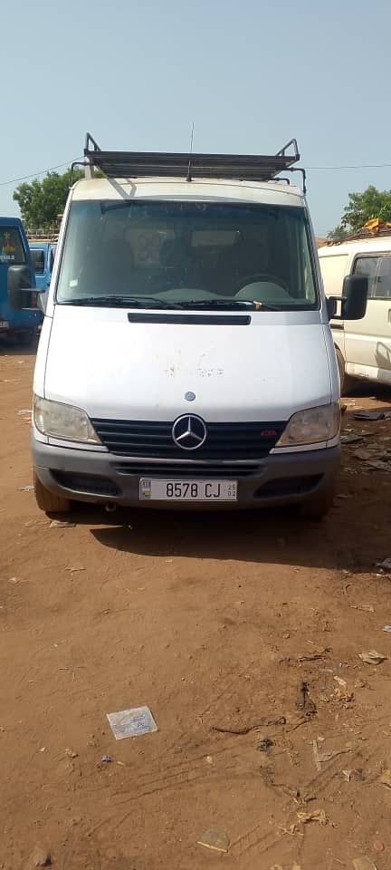 Bancos  carrinha Mercedes bens 308D.