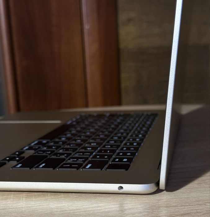 Apple MacBook Air 15.3” M2 2023 Starlight 8/256Gb. Батарея 100%