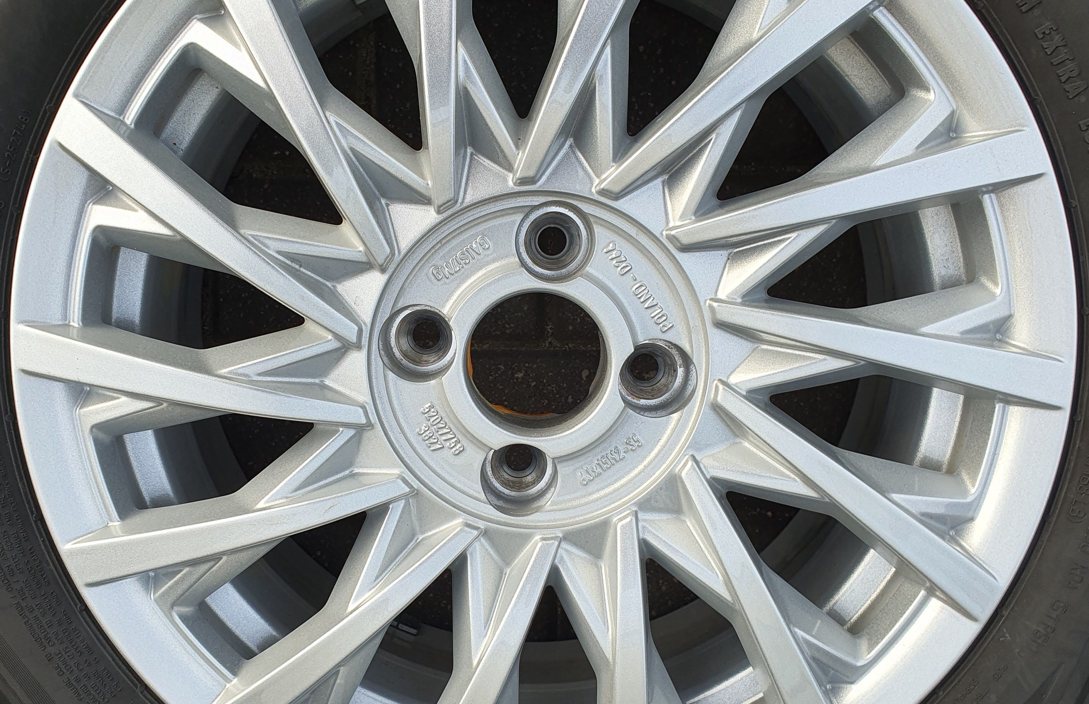 4x Felgi oryginalne FIAT 500 OE 6x 15 4x98 ET35 58,1 srebrne NOWE