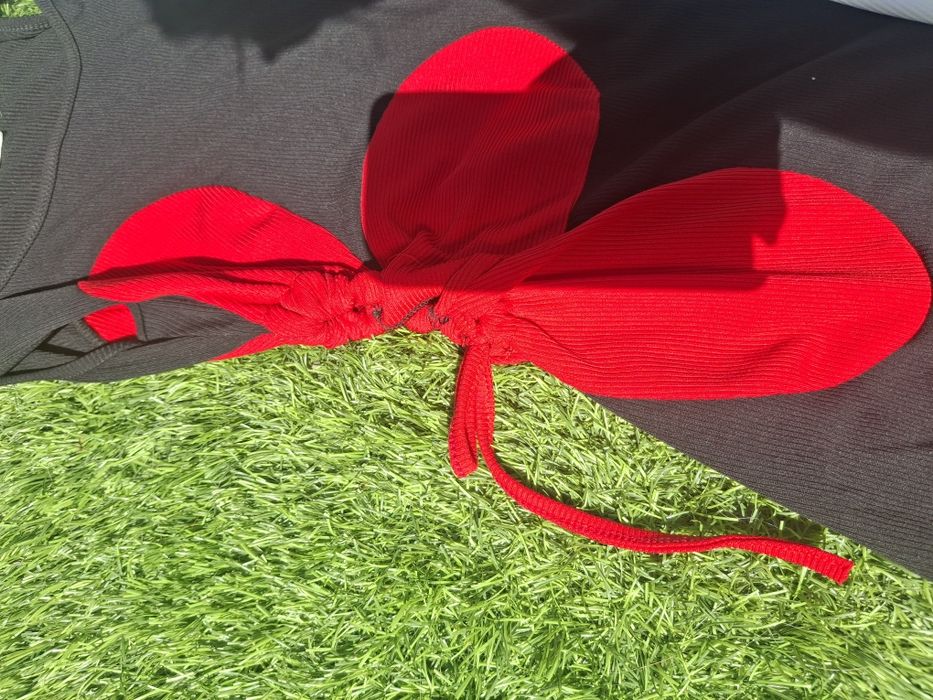 Vestidos flor branco e preto