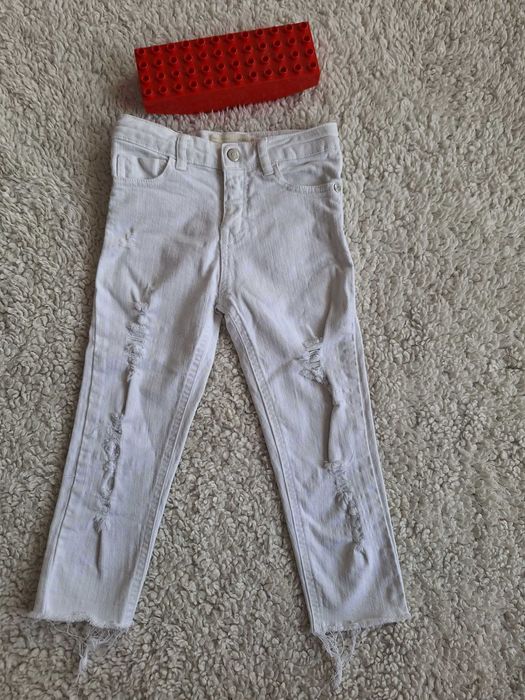 spodnie jeansowe- rurki dla dzieci: z dziurami i posnapane - Zara