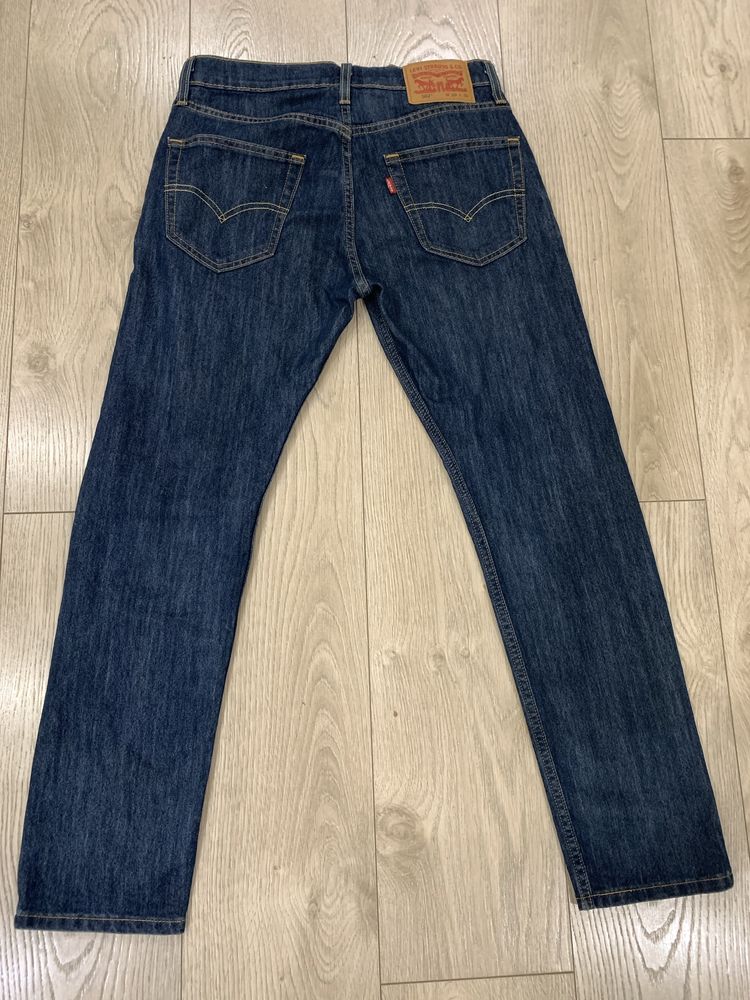 Levi’s 502 jeans