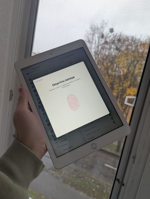iPad 5 128gb майже новий 100% батарейка