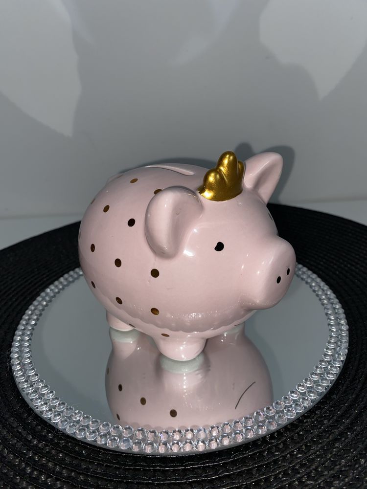 Skarbonka ceramiczna świnka rózowa korona dekoracja figurka