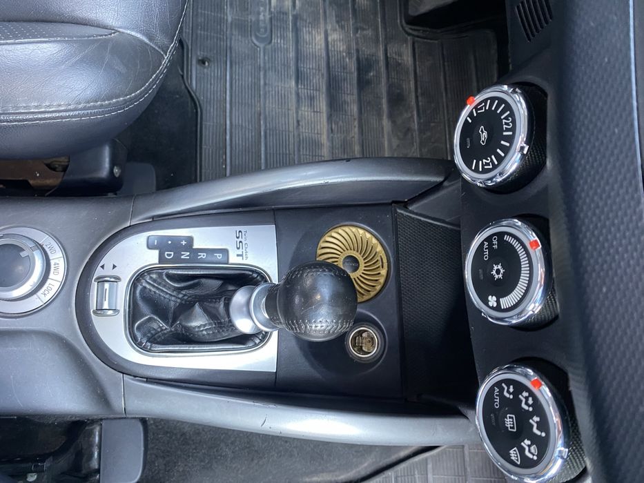 OUTIANDER XL 2010 2.2 автомат