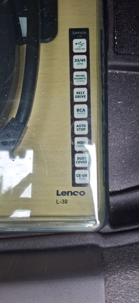 Gramofon Lenco L30. 2 vinyle gratis.