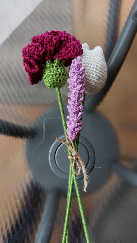 Bouquet com 3 flores em Crochet