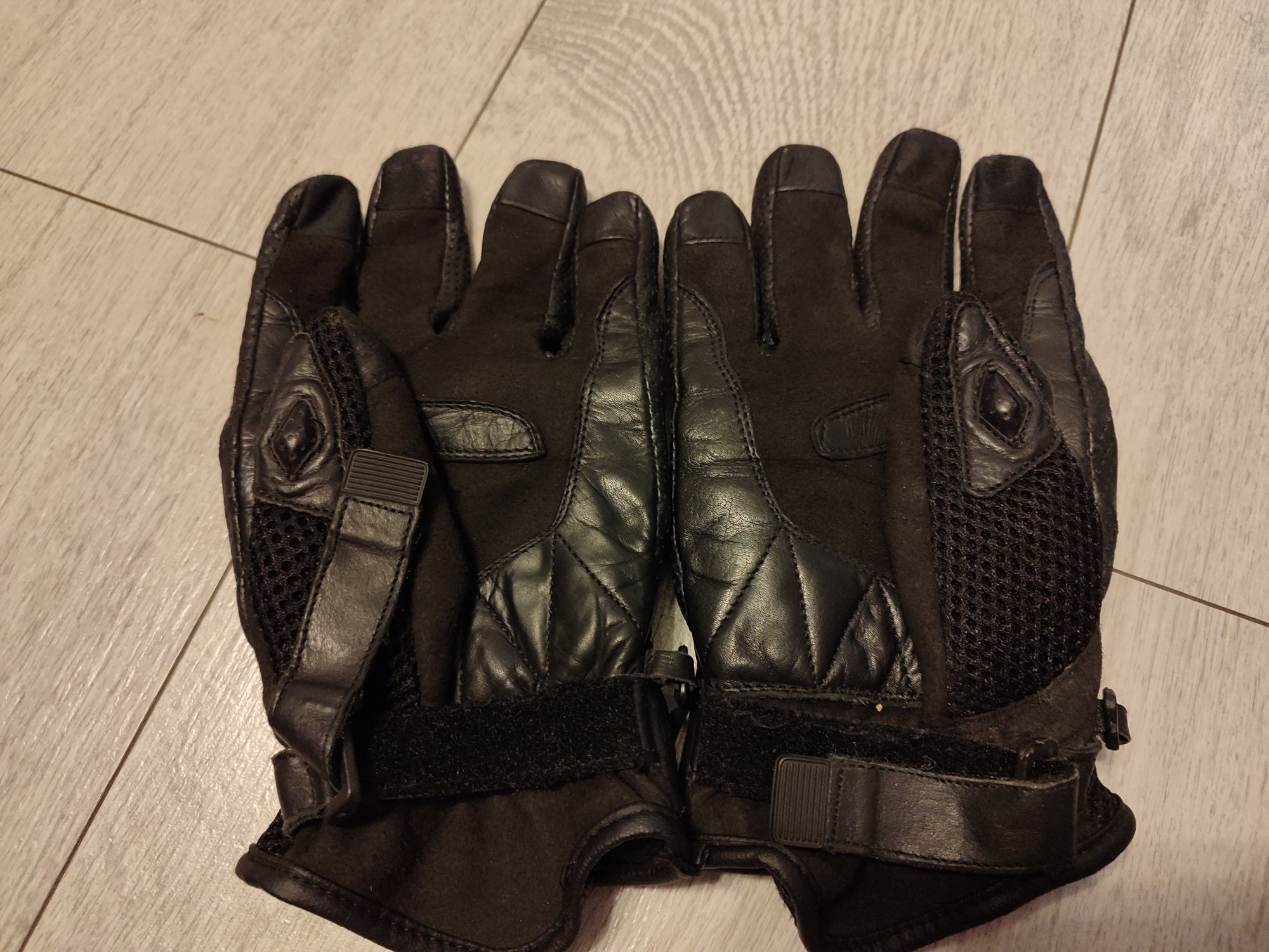Sprzedam rękawice motocyklowe rozmiar M