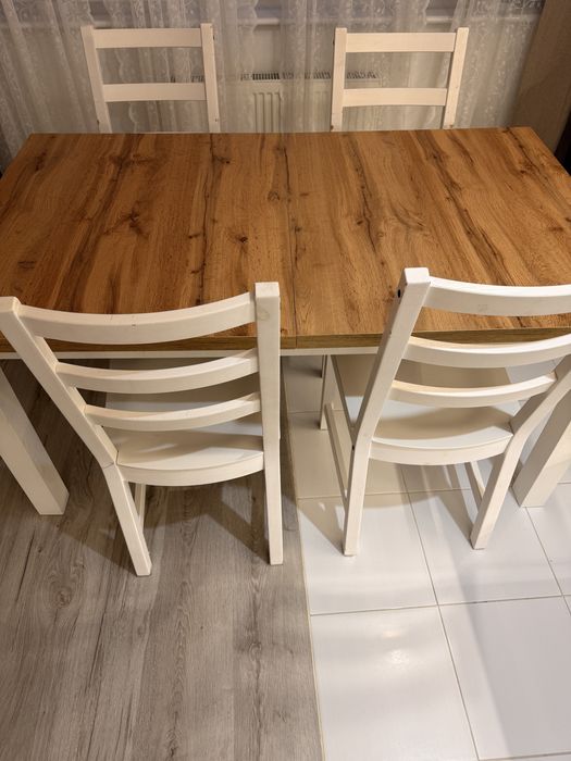 Stol z 4 krzeslami