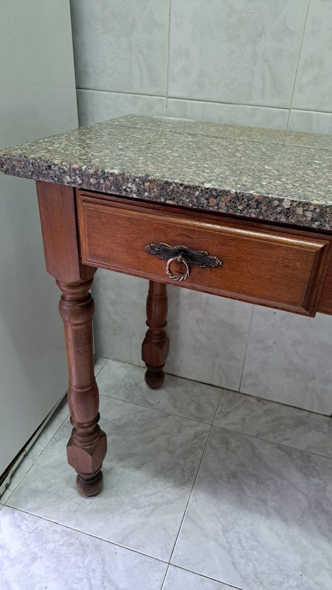 Mesa de cozinha tampo granito
