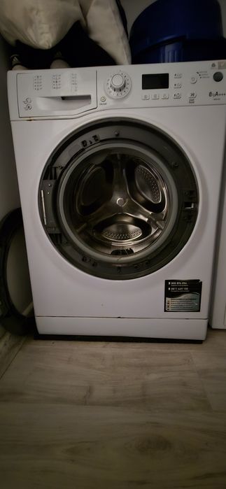 Maquina lavar roupa Ariston Hotpoint WMG823