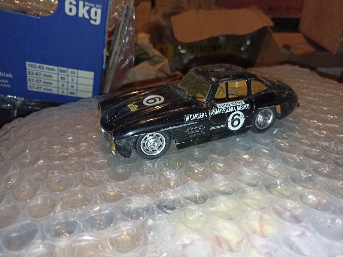 Mercedes Benz 300 SL Bburago 1;24.