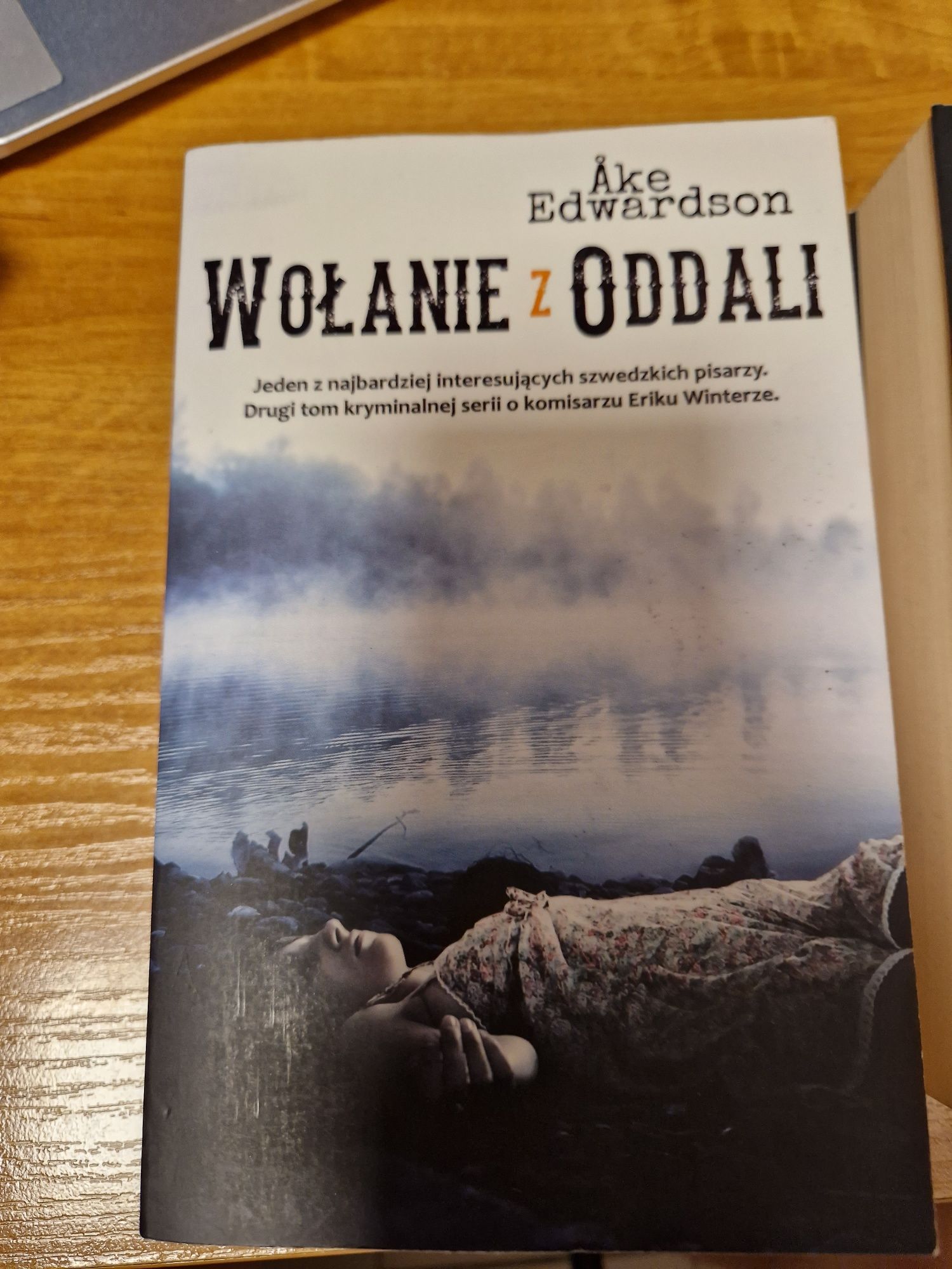 Książka Wołanie z oddali ake edwardson