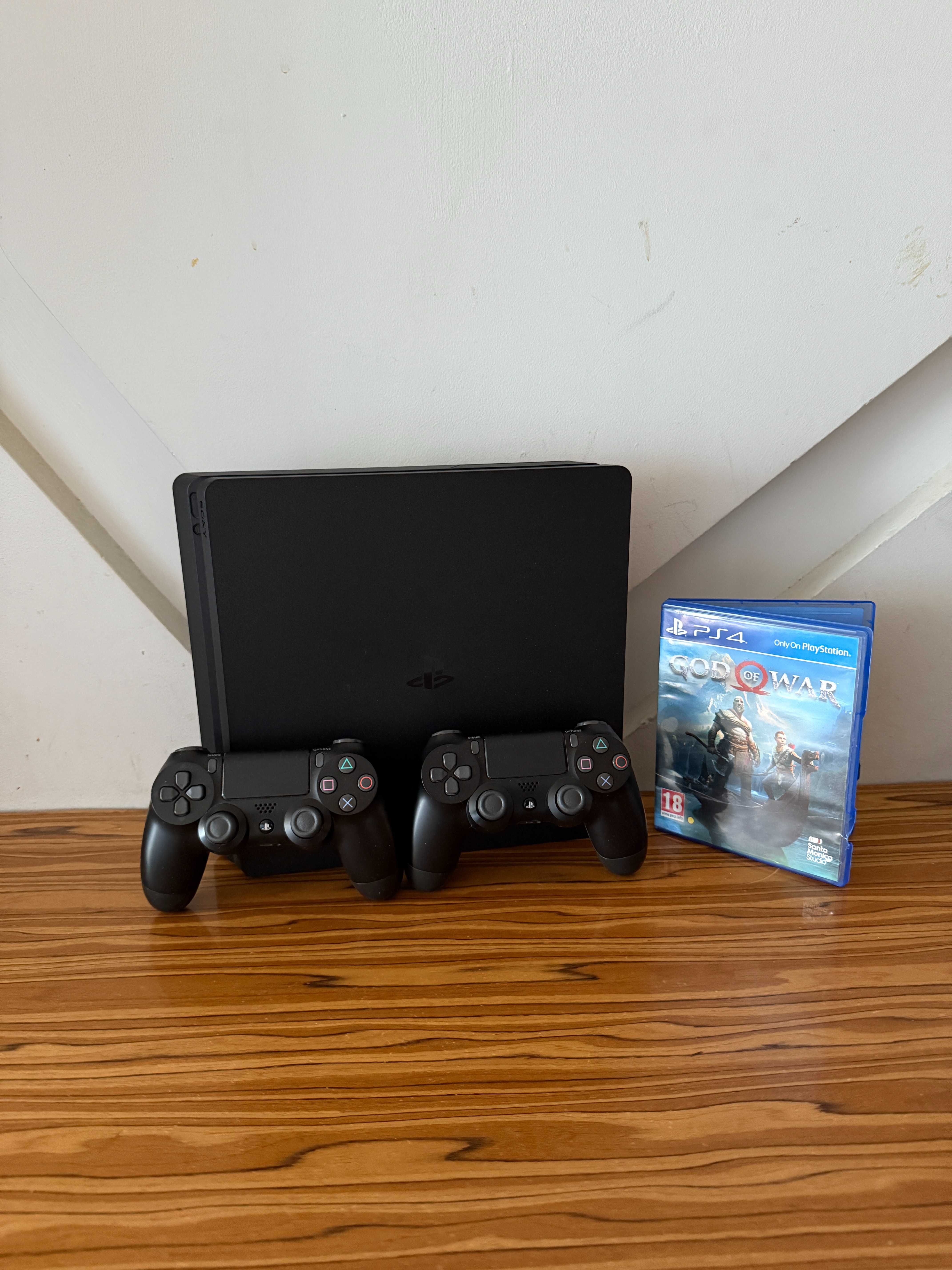 [PS4] Konsola SONY PlayStation 4 Slim 1TB + 2 Pady + Gra God of War