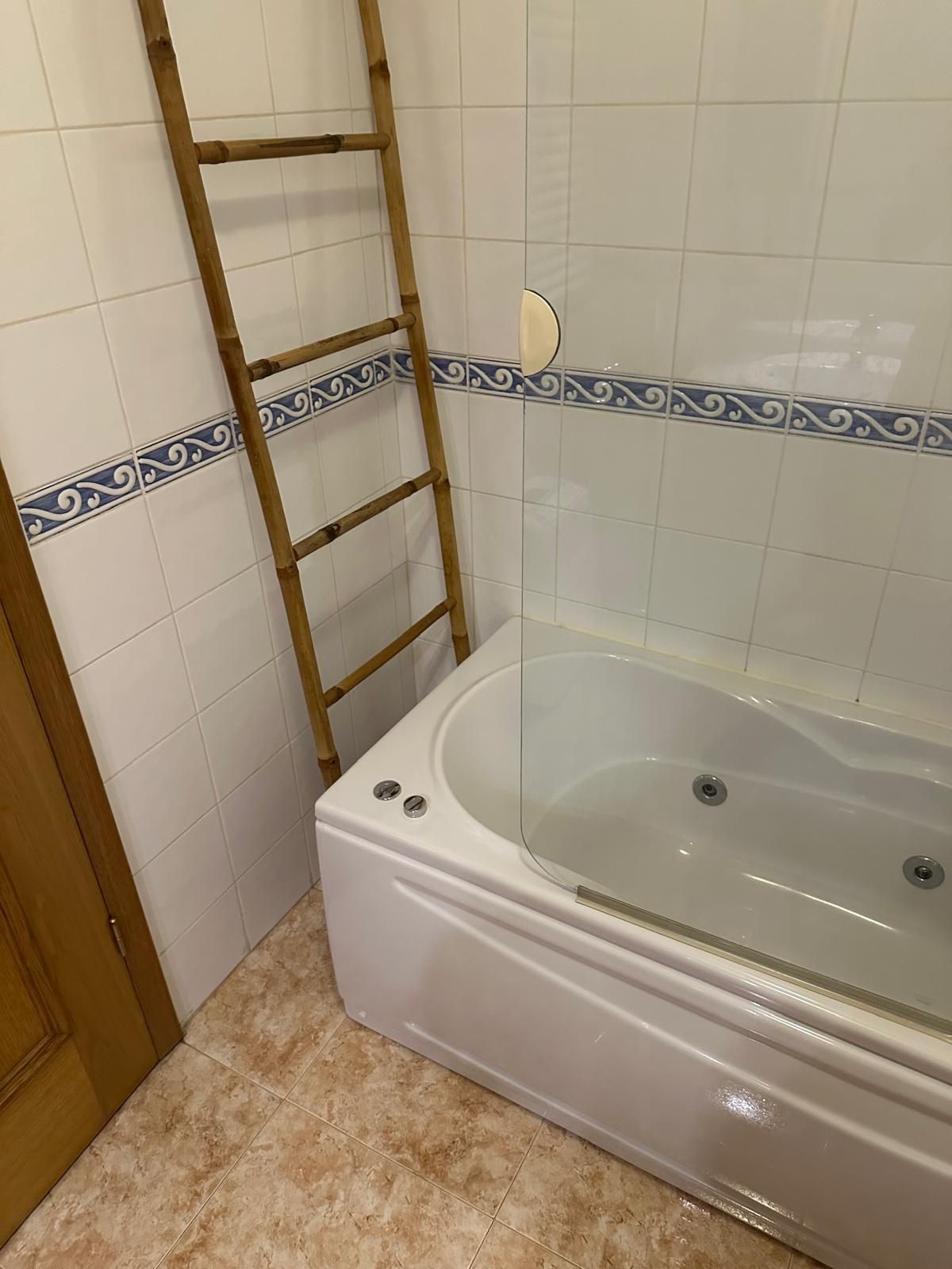 Loiça casa banho, banheira hidromassagem e movel wc