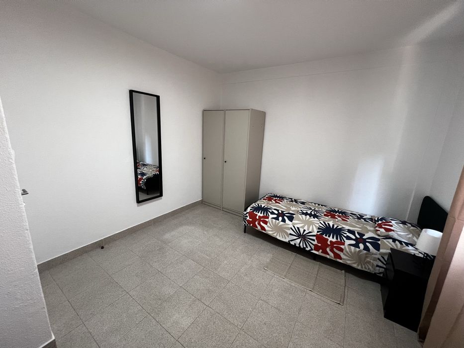 Quarto Partilhado a estrear para 2 Pessoas — Águas Livres, Amadora