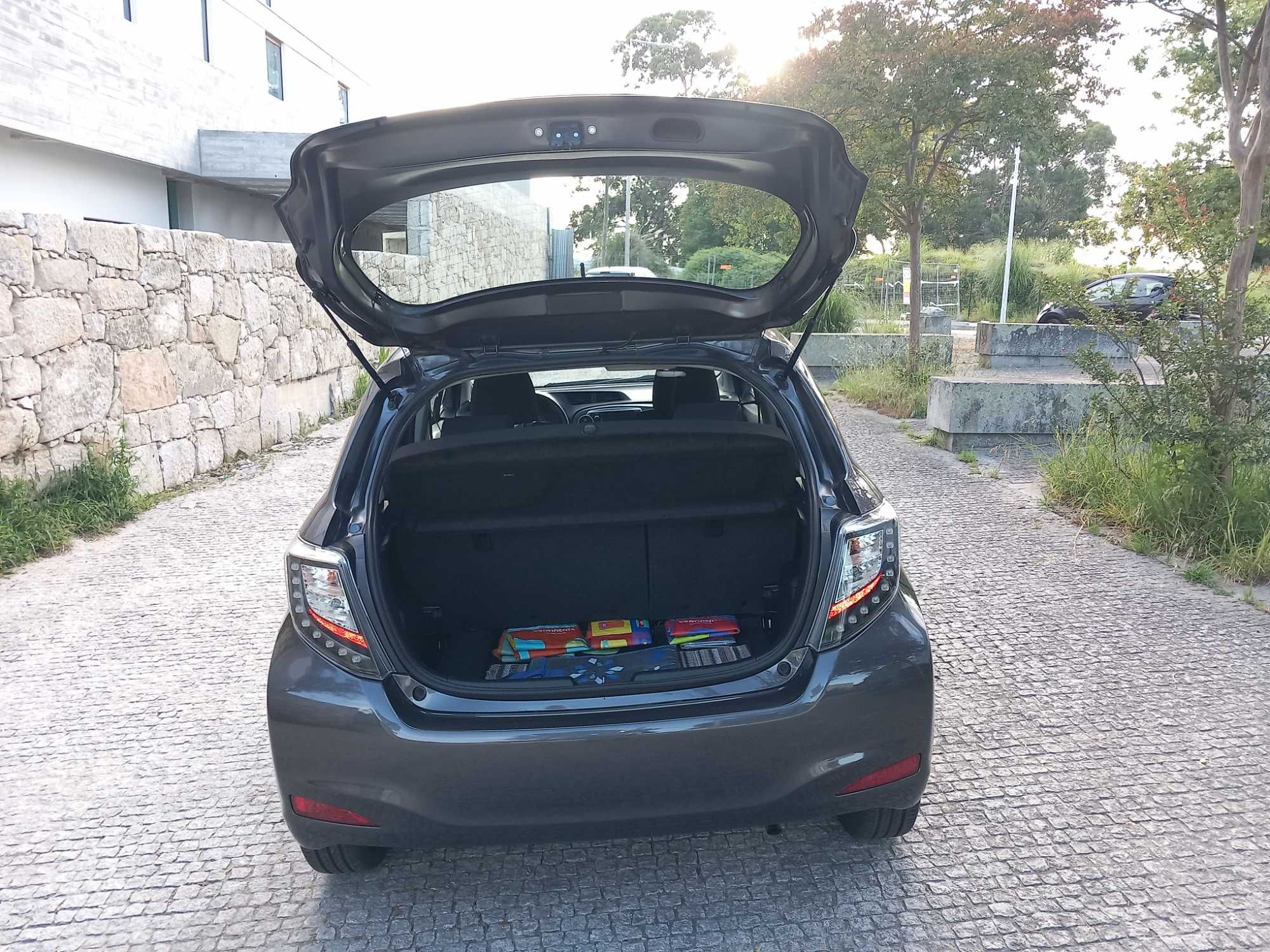 Toyota Yaris . Como Novo