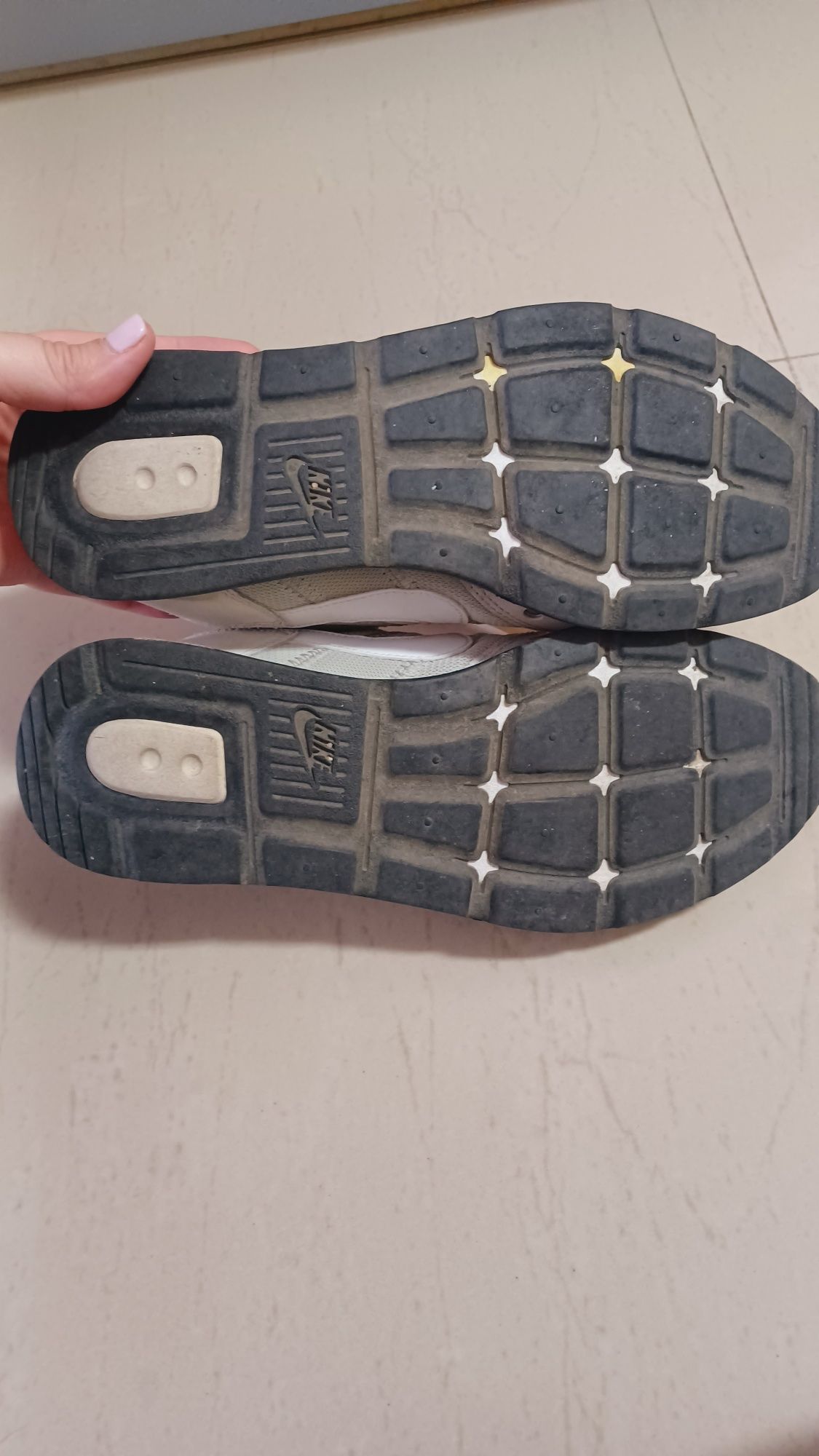 Tenis nike cremes