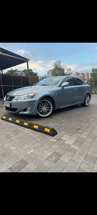 Лексус ис 300 2007год.