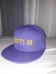 Cap WATI B roxo em bom estado