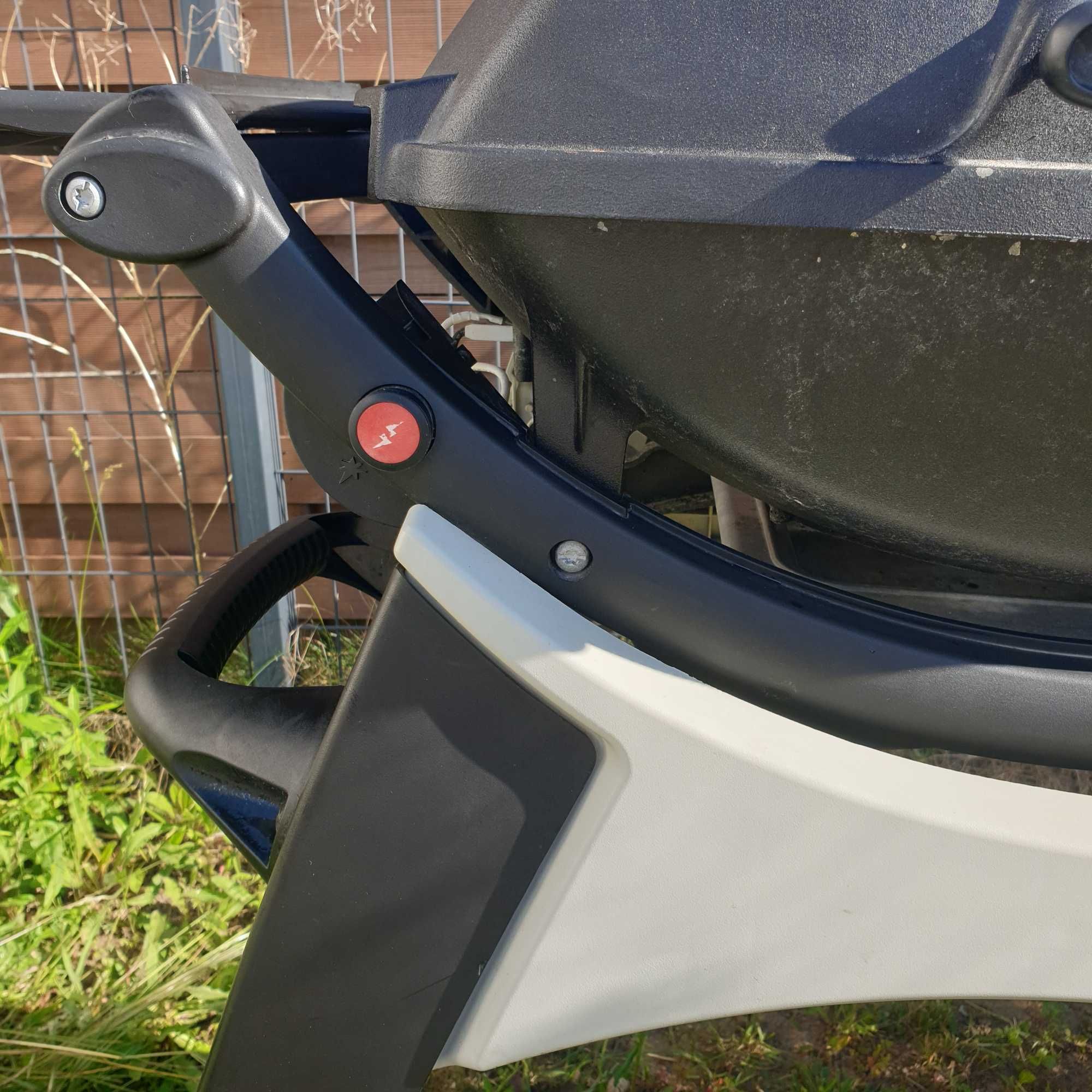 Grill gazowy Weber Q300 – żeliwny ruszt, termometr, zapalnik