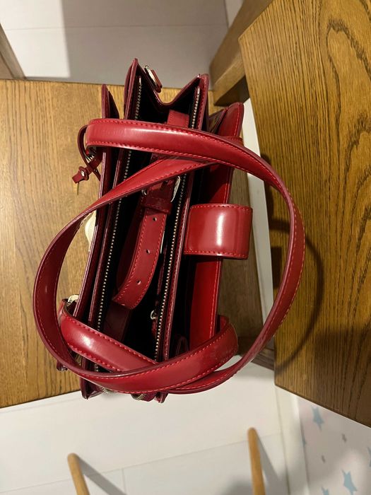 Продам сумочку жіночу лакову червоного кольору