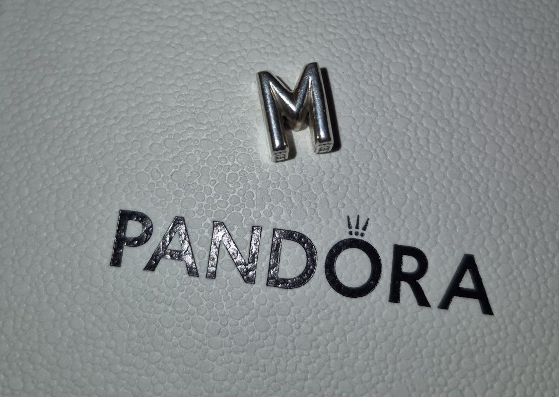 Pandora charms literka M srebro cyrkonie