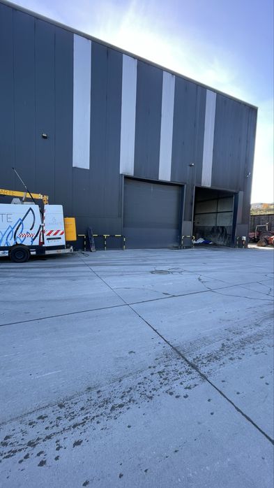 Alugo espaço para arrumos