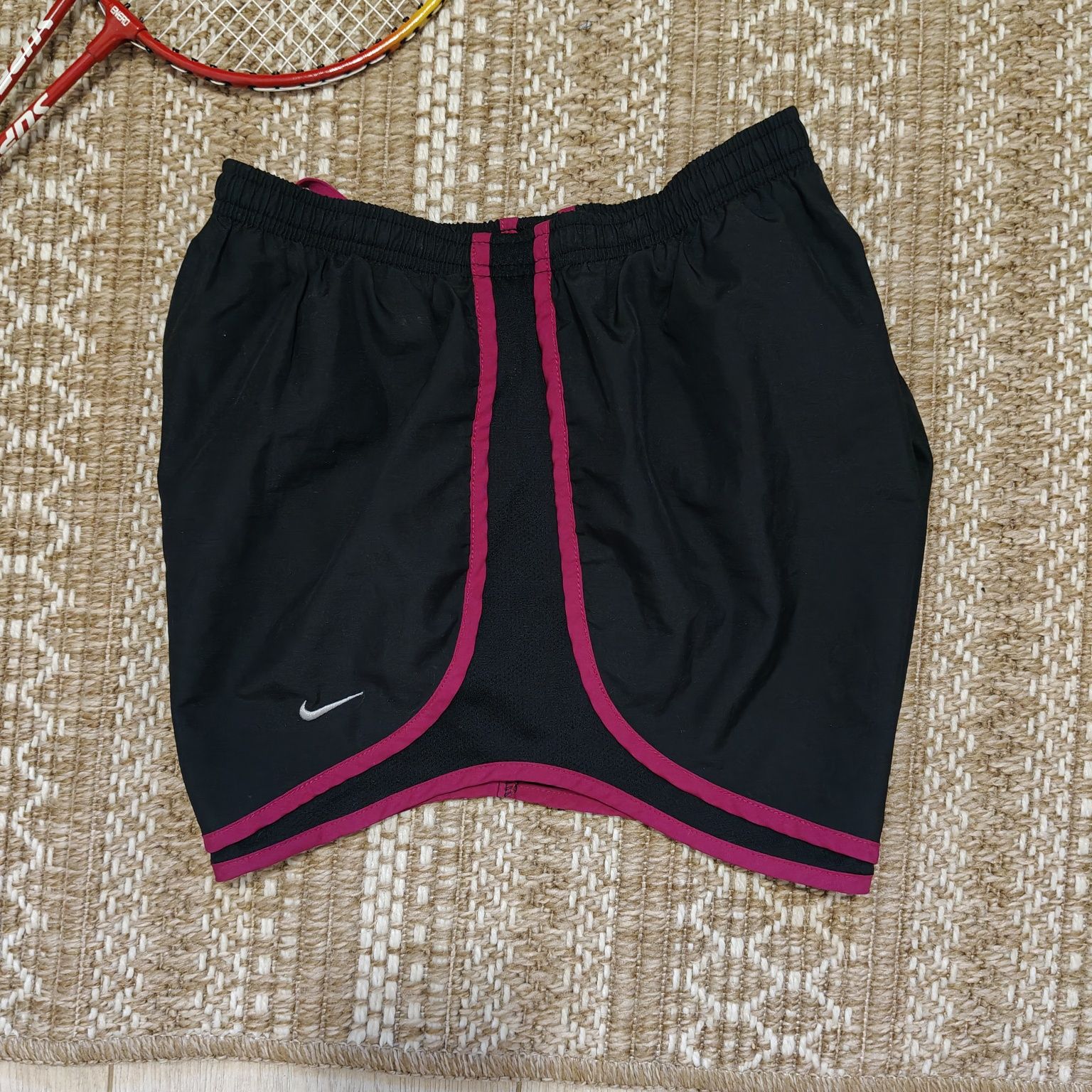 Krótkie spodenki Nike rozmiar M do biegania z majtkami