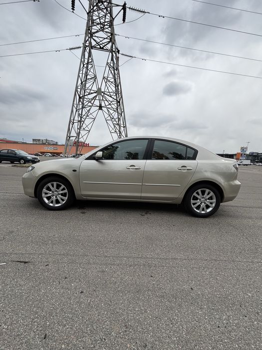 Продам свою Mazda 3