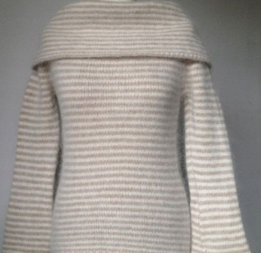 Nowy swetr z firmy Monsoon z szerokim golfem