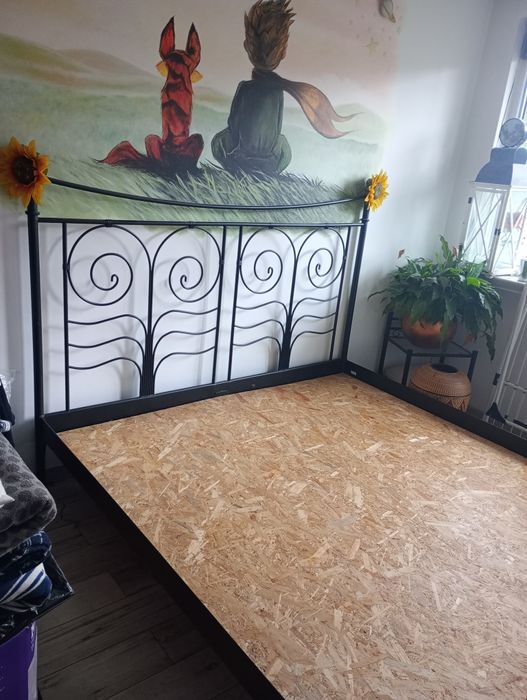 Metalowa rama łóżka