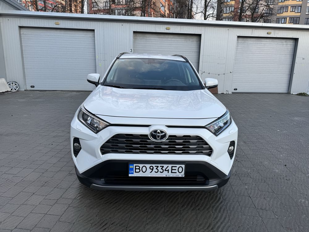 Продам Toyota Rav4 2019