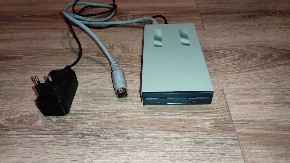 Stara stacja dyskietek Atari ST