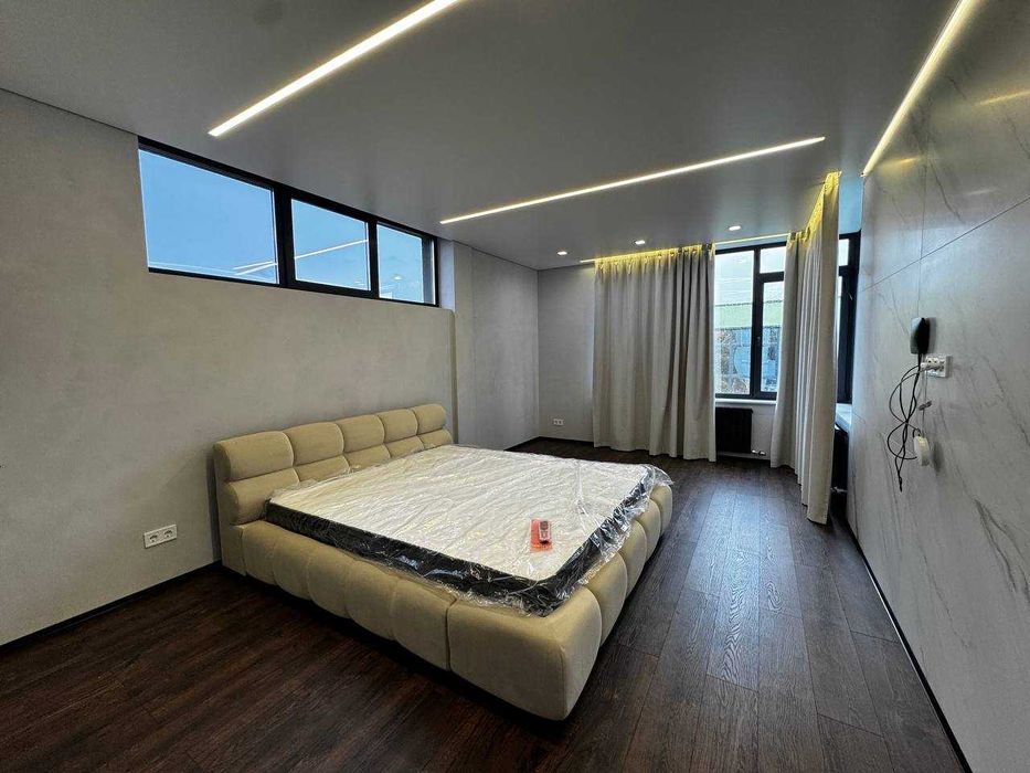 Будинок з авторським ремонтом та меблями