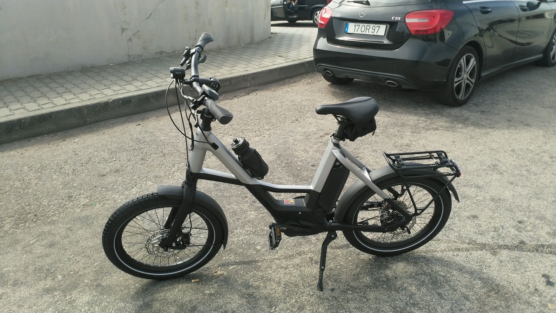 Bicicleta Cube elétrica