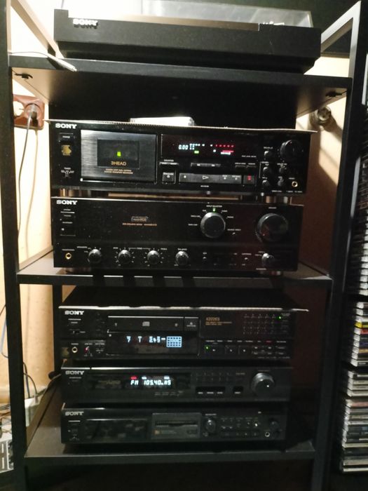 Музична стійка Sony плюс акустика Infinity