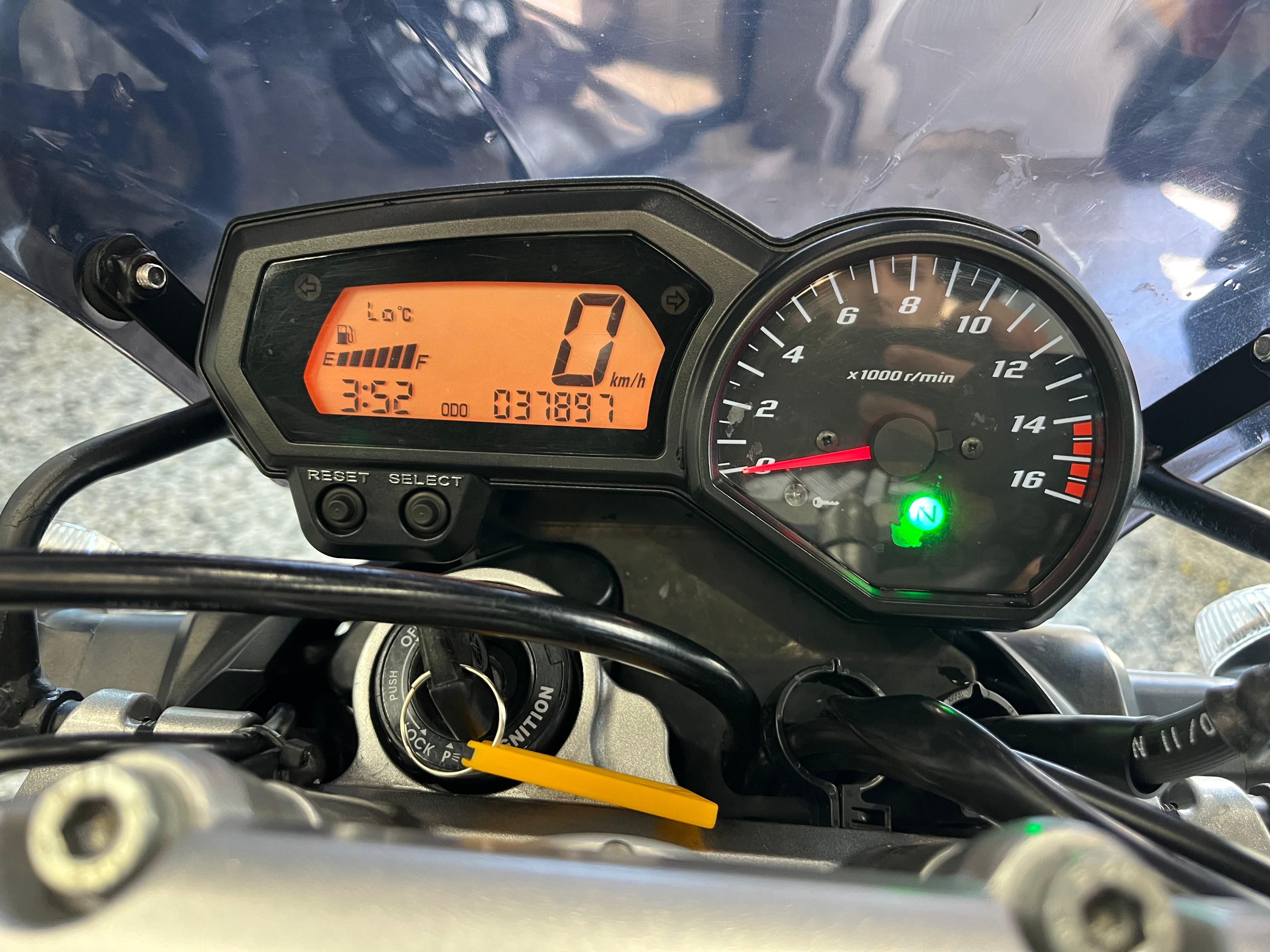 Yamaha FZ6N de 2009 com 37897 Kms, excelente estado, Varios Extras