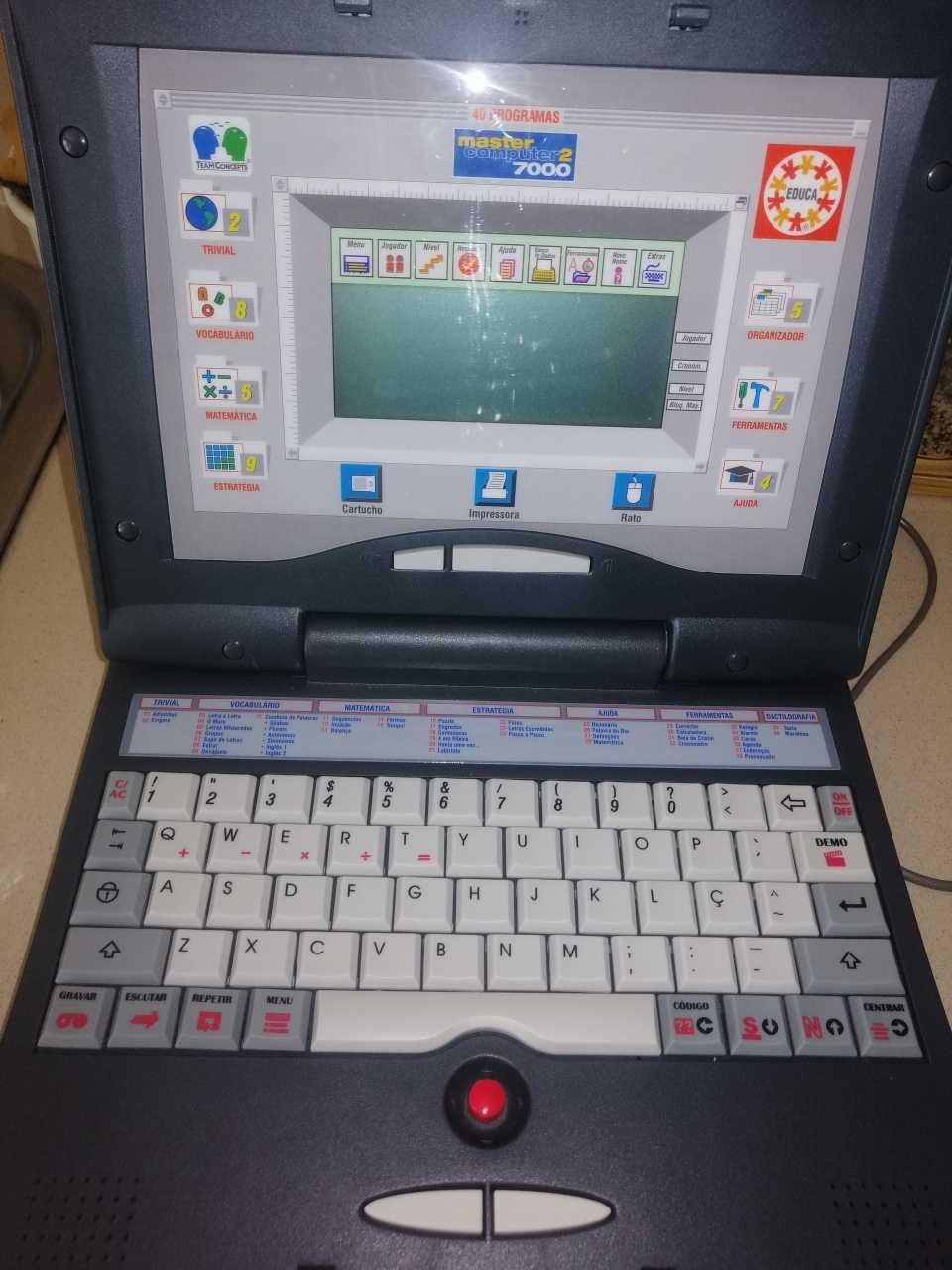 Computador didático para criança. Com rato.