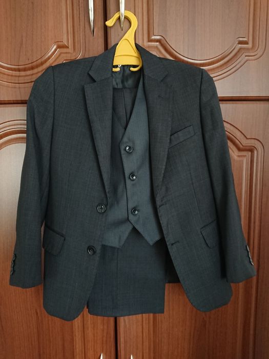 Класичнмй костюм дитячий трійка