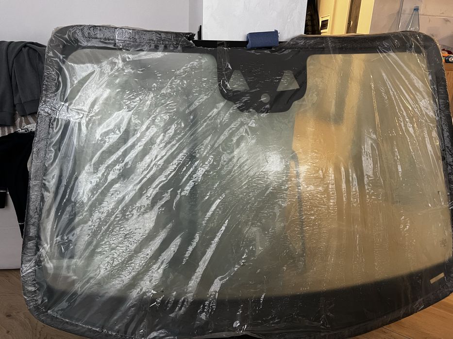 Скло переднє лобове