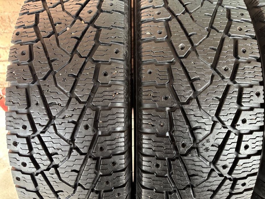 Комплект зимових шин 205/75R16 Nokian