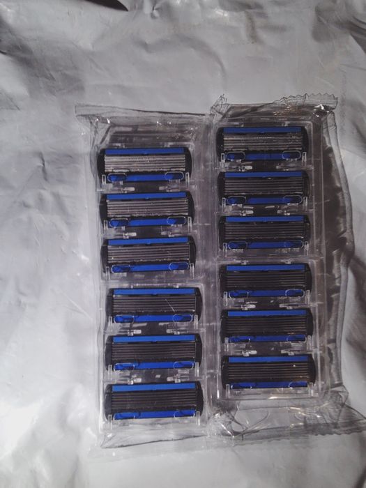 Бритва ,станки с 6 лезом ,12 катерджей.